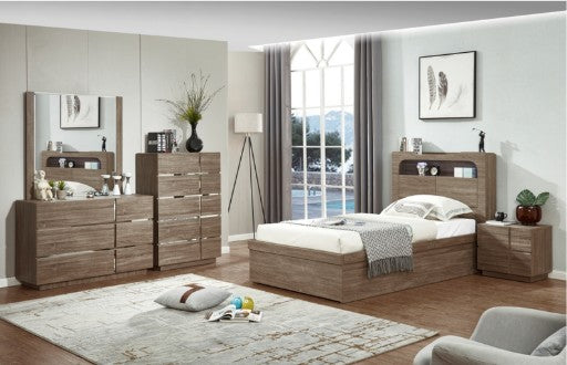 Hannah 5 Pce Queen Dresser Mirror Suite - Light Oak