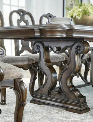 Maylee Extendable Dining Table